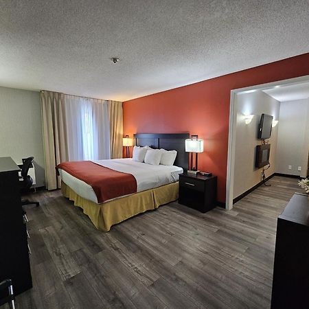 Quality Inn & Suites 5585 Ambler Drive Mississauga Ontario Bagian luar foto