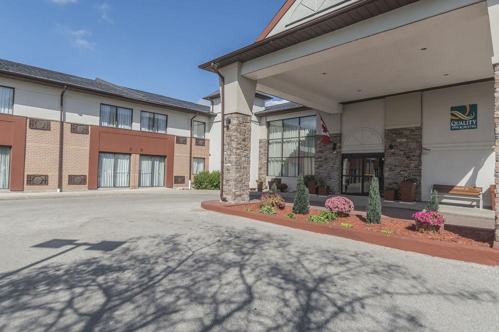 Quality Inn & Suites 5585 Ambler Drive Mississauga Ontario Bagian luar foto