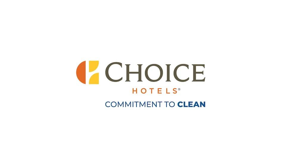Quality Inn & Suites 5585 Ambler Drive Mississauga Ontario Bagian luar foto