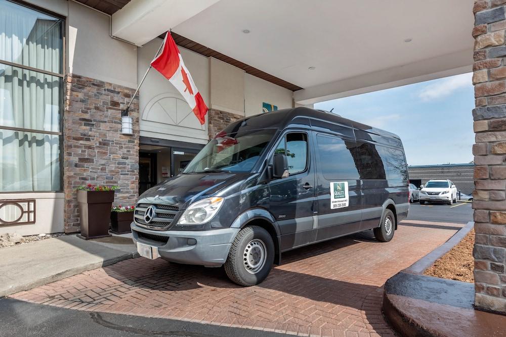 Quality Inn & Suites 5585 Ambler Drive Mississauga Ontario Bagian luar foto