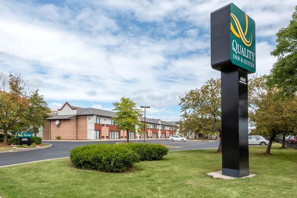 Quality Inn & Suites 5585 Ambler Drive Mississauga Ontario Bagian luar foto