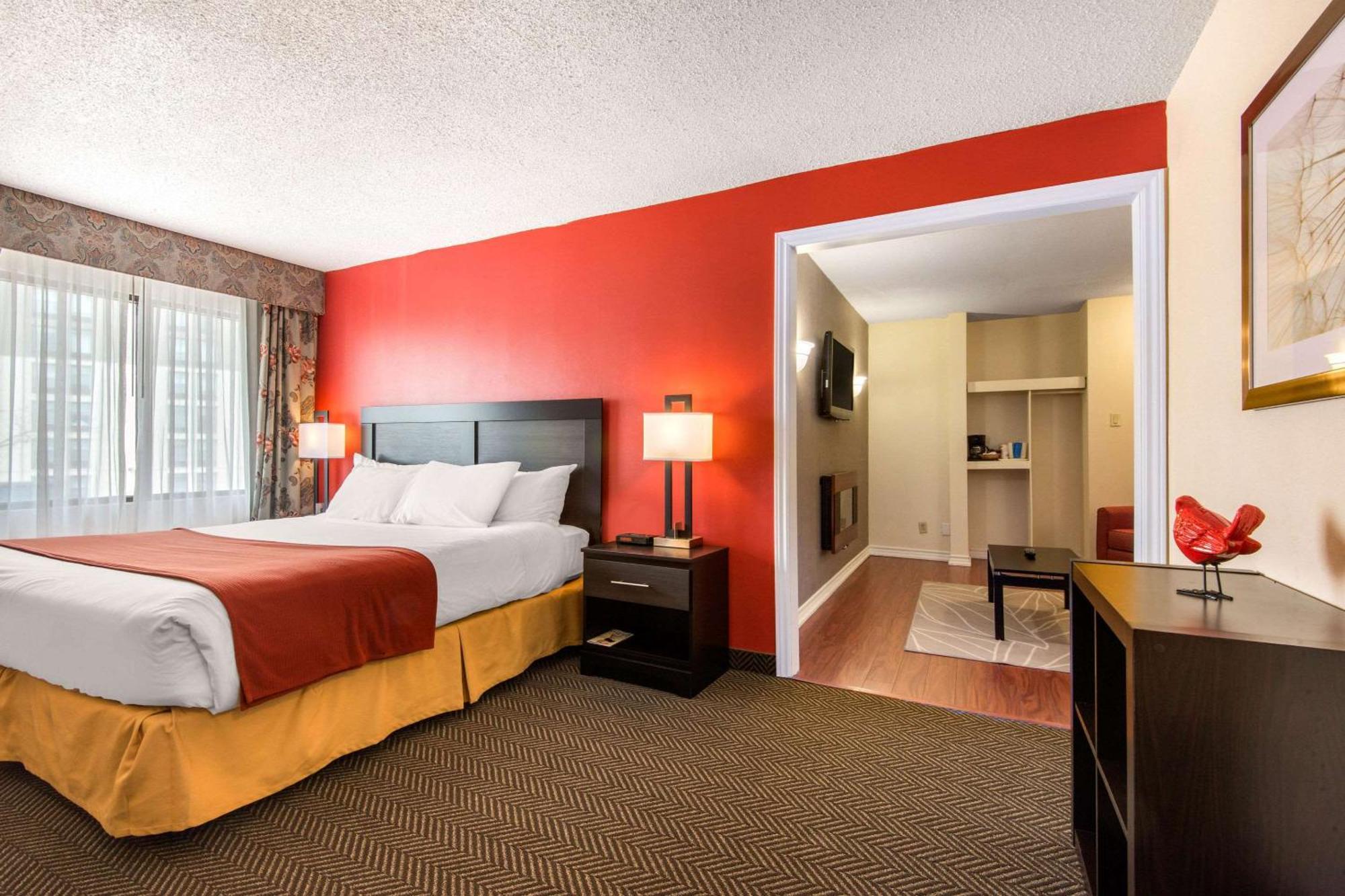 Quality Inn & Suites 5585 Ambler Drive Mississauga Ontario Bagian luar foto
