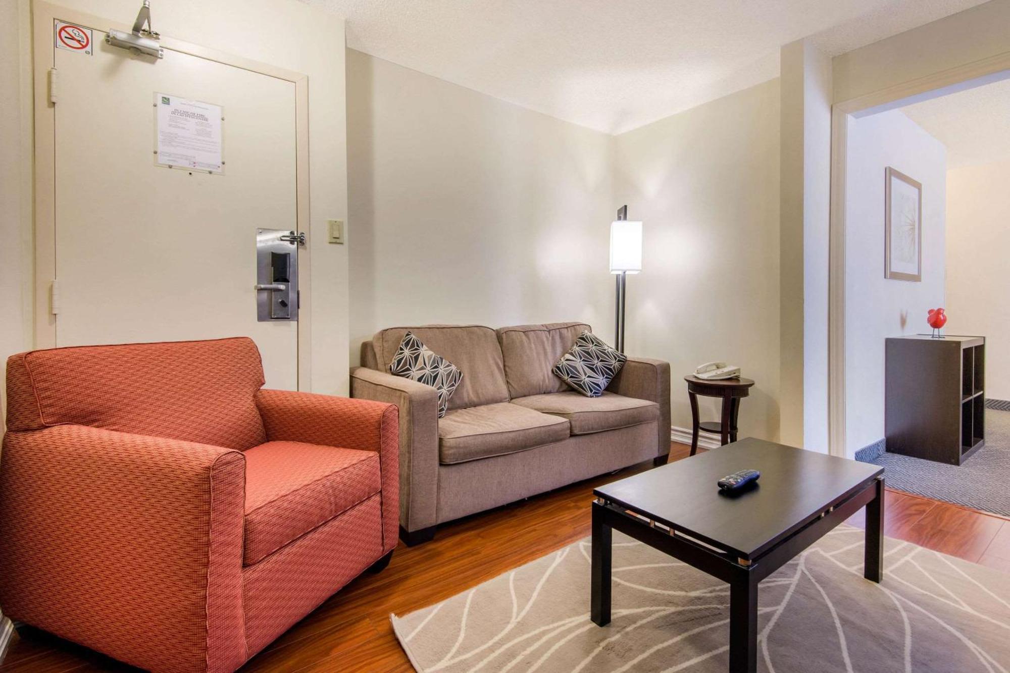 Quality Inn & Suites 5585 Ambler Drive Mississauga Ontario Bagian luar foto