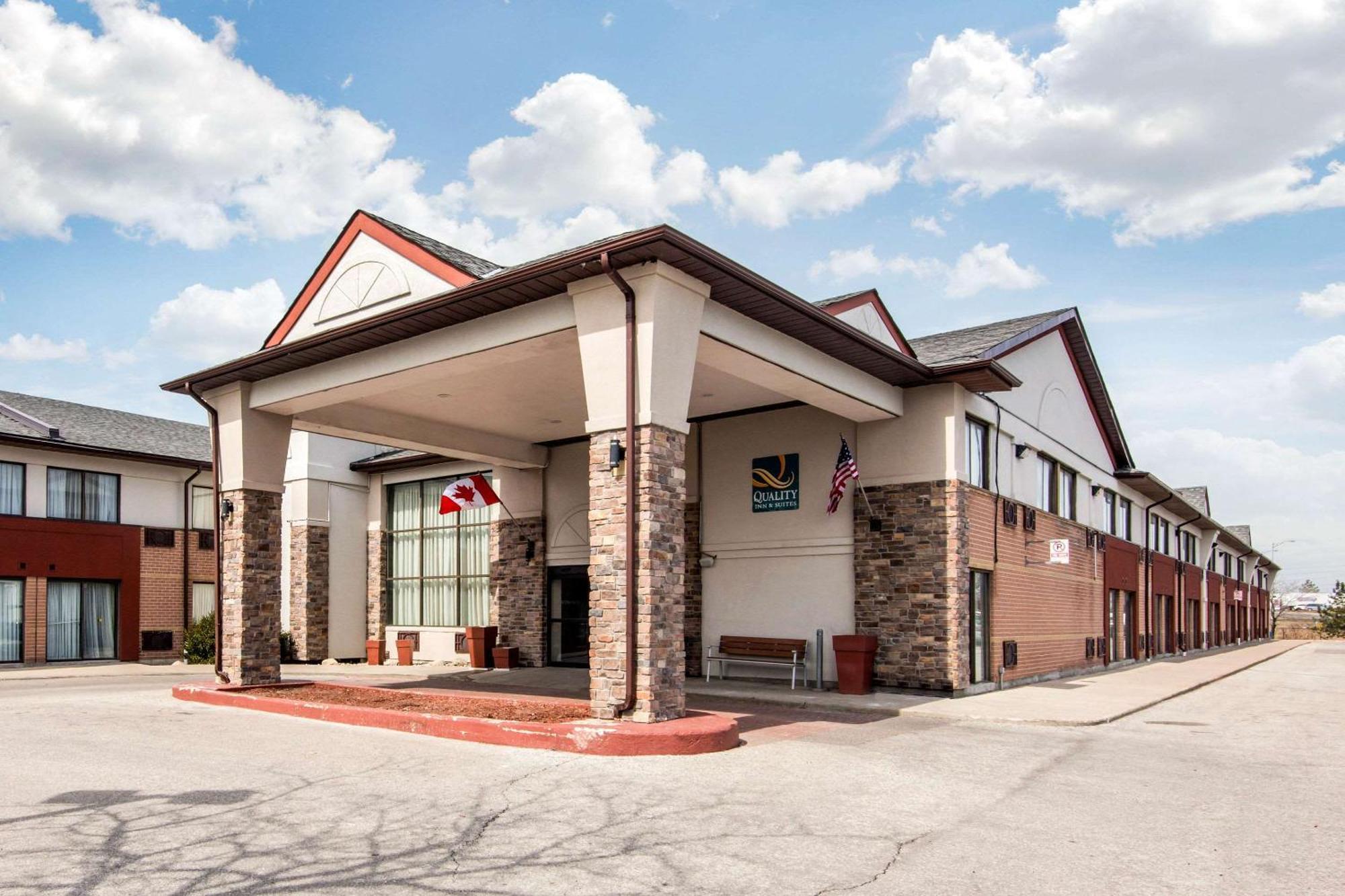 Quality Inn & Suites 5585 Ambler Drive Mississauga Ontario Bagian luar foto