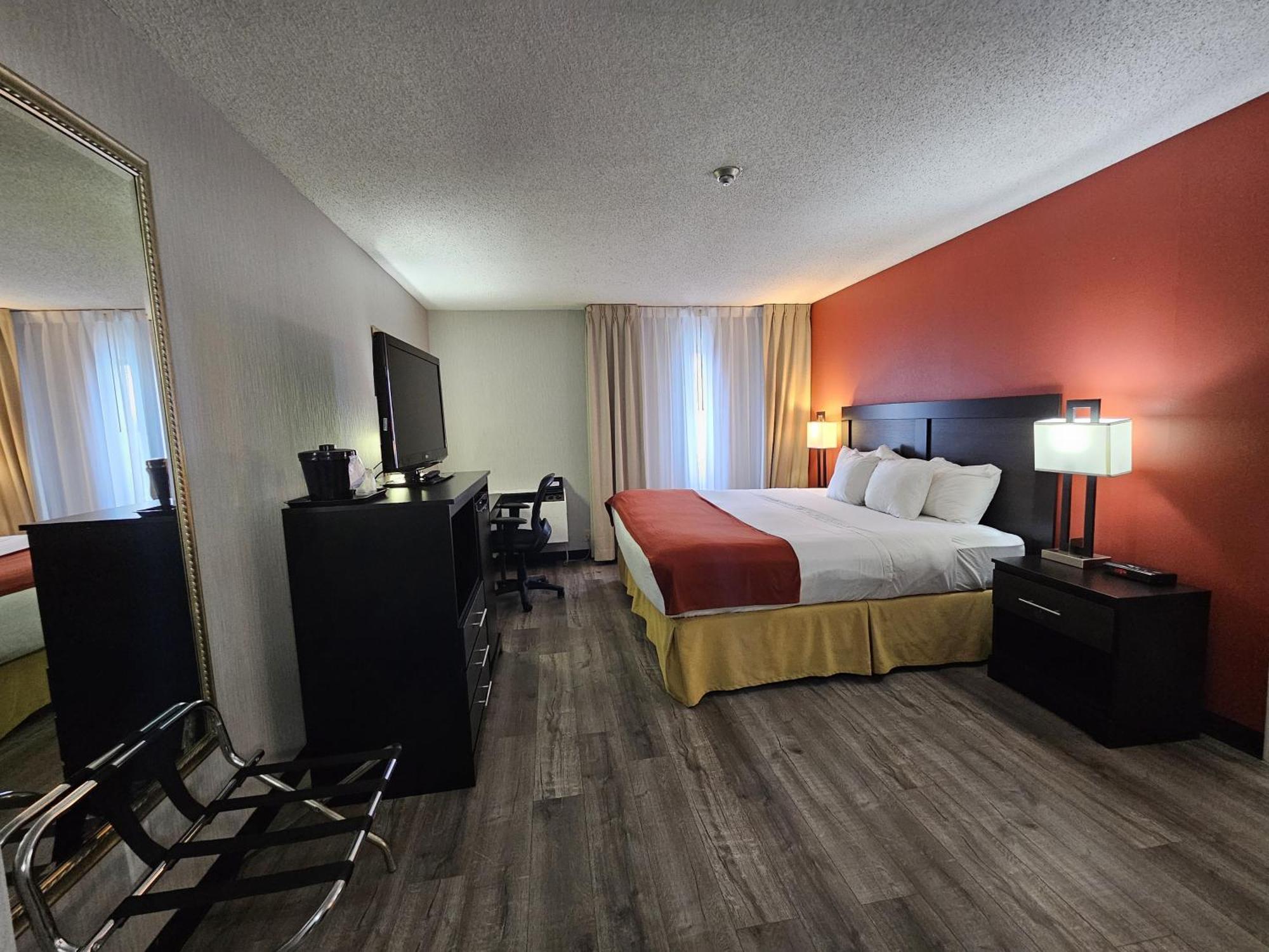 Quality Inn & Suites 5585 Ambler Drive Mississauga Ontario Bagian luar foto