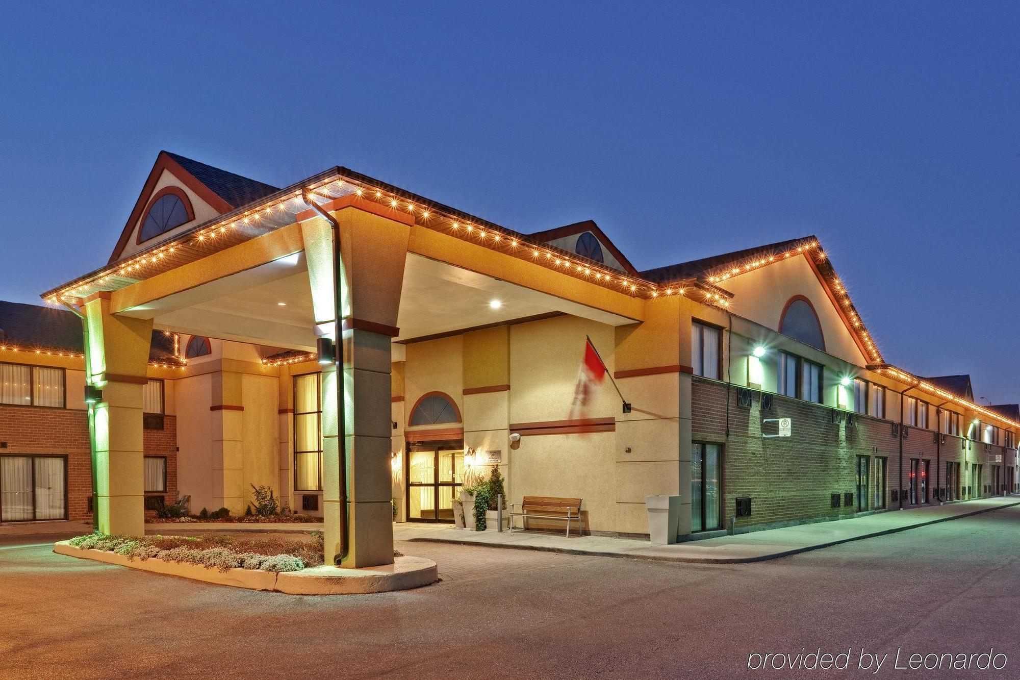 Quality Inn & Suites 5585 Ambler Drive Mississauga Ontario Bagian luar foto