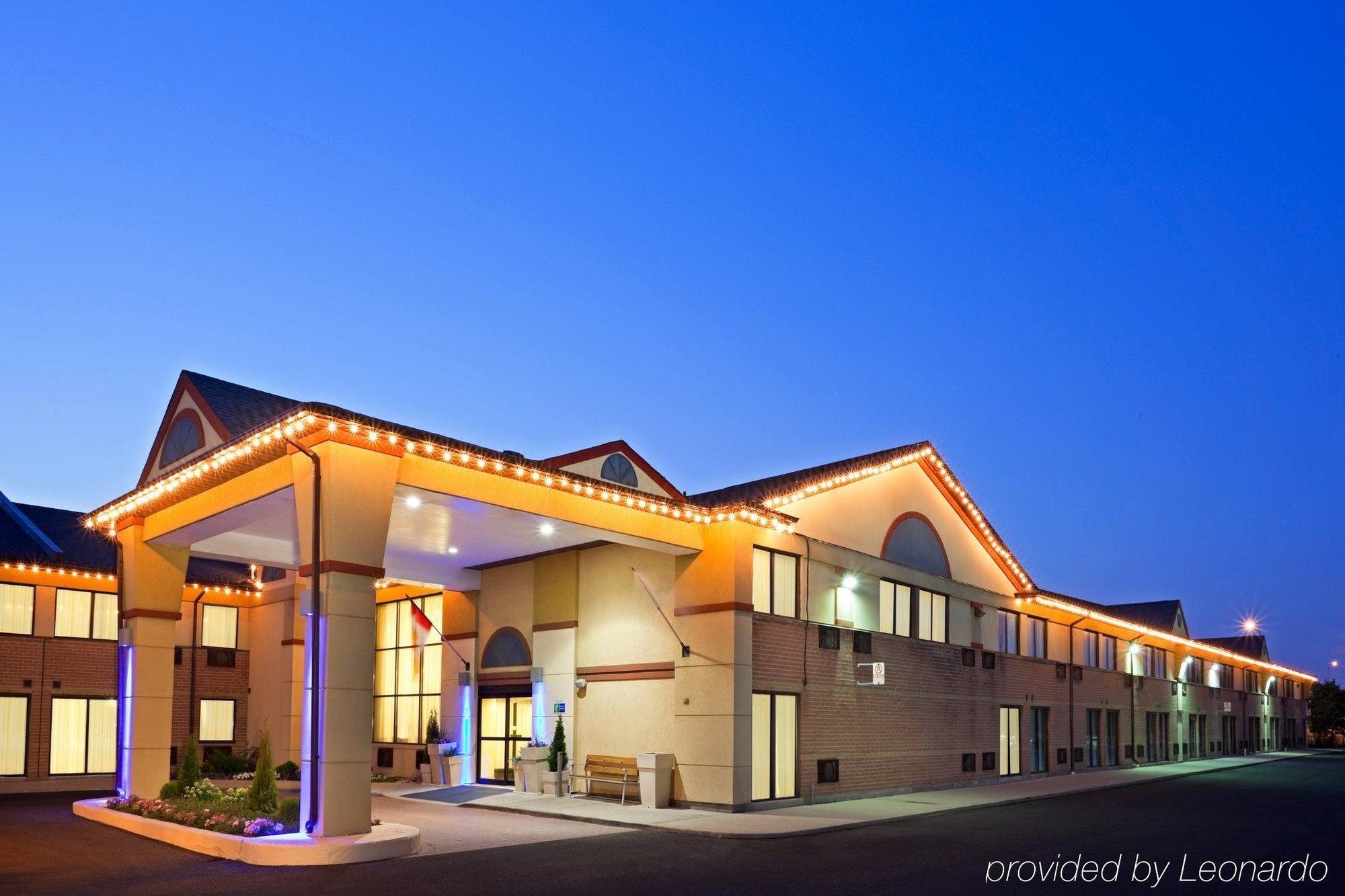 Quality Inn & Suites 5585 Ambler Drive Mississauga Ontario Bagian luar foto