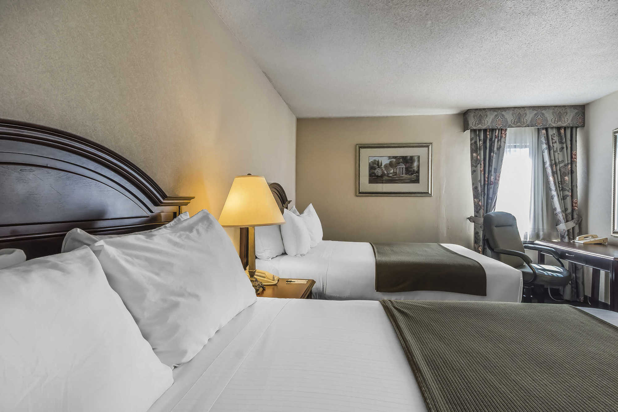 Quality Inn & Suites 5585 Ambler Drive Mississauga Ontario Ruang foto