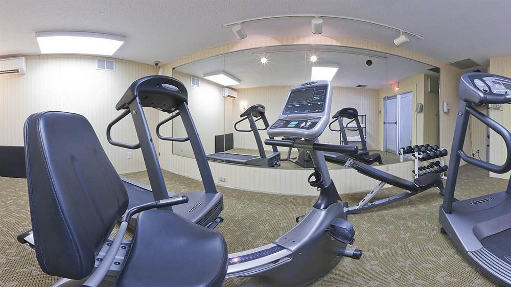 Quality Inn & Suites 5585 Ambler Drive Mississauga Ontario Bagian luar foto