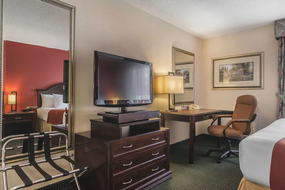 Quality Inn & Suites 5585 Ambler Drive Mississauga Ontario Bagian luar foto
