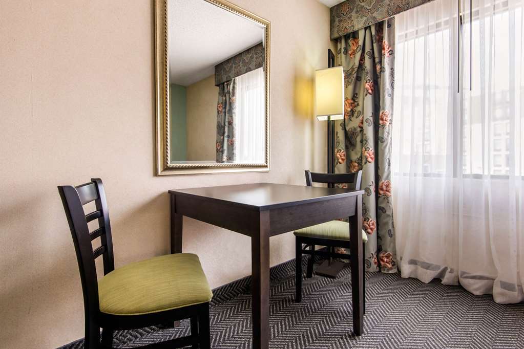 Quality Inn & Suites 5585 Ambler Drive Mississauga Ontario Ruang foto